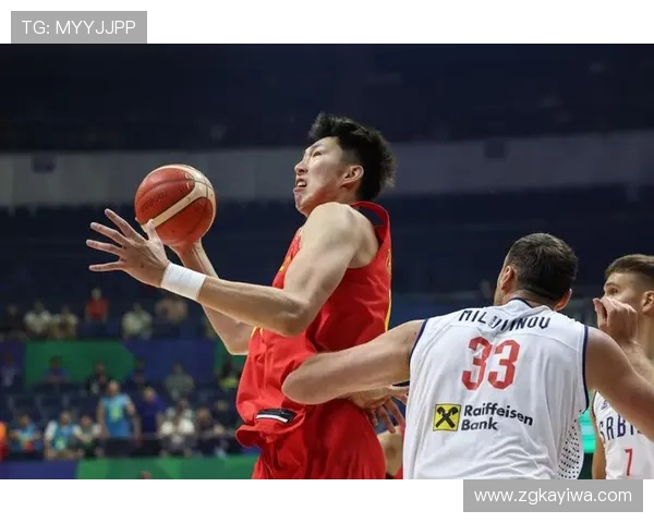 重庆篮球队的包夹战术解析与深度剖析篮球比赛中的战术运用与团队协作 重庆篮球队的包夹战术解析与深度剖析篮球比赛中的战术运用与团队协作